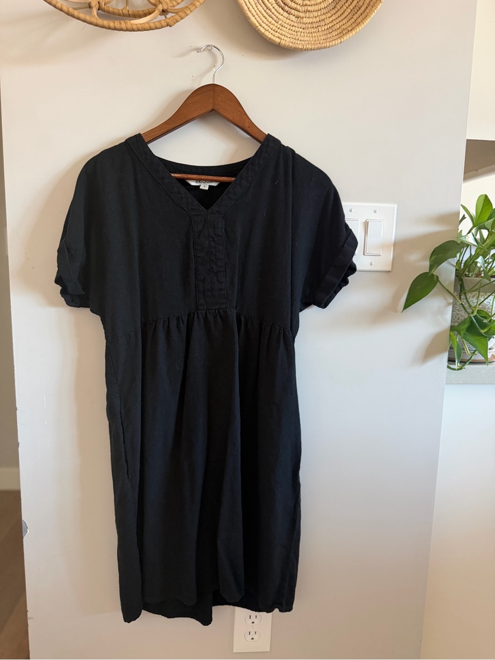 Briggs linen blend Black V-Neck Short Sleeve Women's Dress